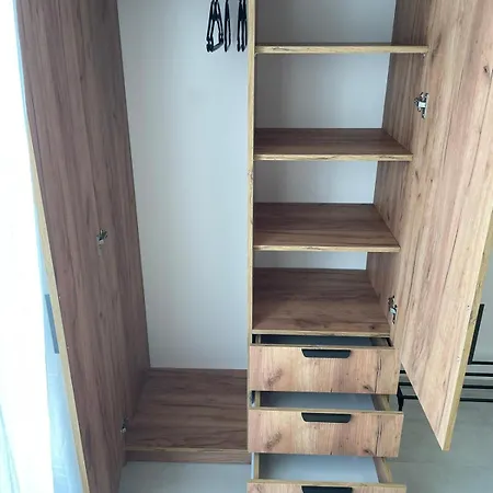 Modern Iva With Balcony, Free Parking & Wi-fi, 아파트 자다르