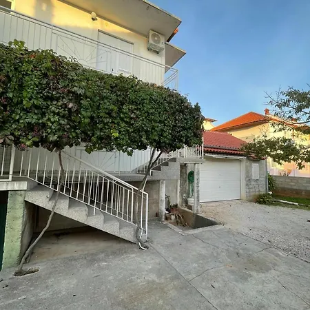 Modern Iva With Balcony, Free Parking & Wi-fi, 자다르