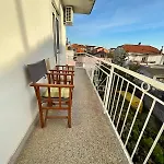 Modern Iva With Balcony, Free Parking & Wi-fi, 자다르