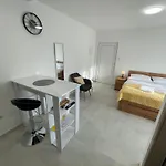 Modern Iva With Balcony, Free Parking & Wi-fi, 아파트