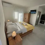 Modern Iva With Balcony, Free Parking & Wi-fi, 아파트 *