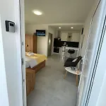 Modern Iva With Balcony, Free Parking & Wi-fi, 아파트