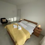 Modern Iva With Balcony, Free Parking & Wi-fi, شقة