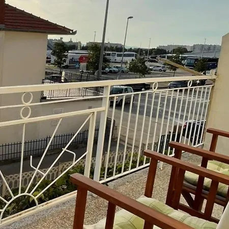 Modern Iva With Balcony, Free Parking & Wi-fi, Appartement