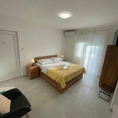 דירה Modern Iva With Balcony, Free Parking & Wi-fi, *