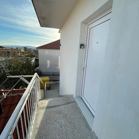 Modern Iva With Balcony, Free Parking & Wi-fi, زادار