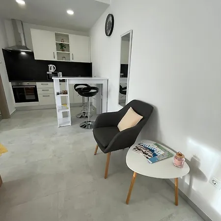 Modern Iva With Balcony, Free Parking & Wi-fi, * זאדאר