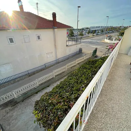 Appartement Modern Iva With Balcony, Free Parking & Wi-fi,