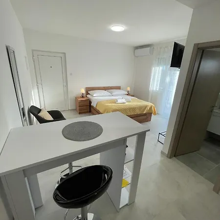 Modern Iva With Balcony, Free Parking & Wi-fi, * זאדאר
