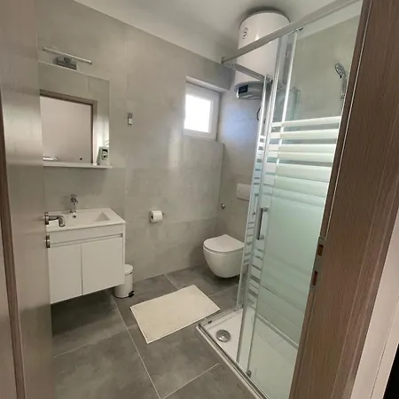 Modern Iva With Balcony, Free Parking & Wi-fi, Apartman