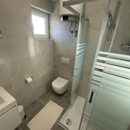 דירה Modern Iva With Balcony, Free Parking & Wi-fi, *