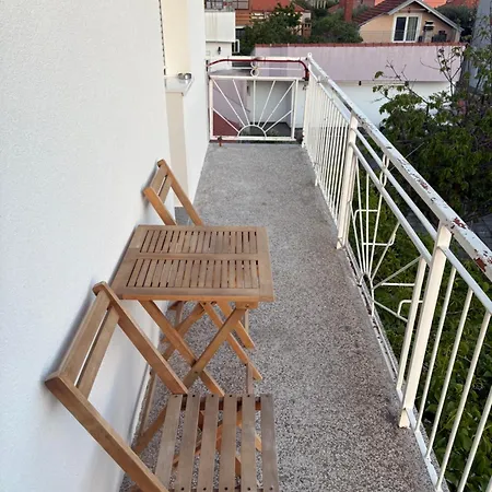 Modern Iva With Balcony, Free Parking & Wi-fi, 아파트 자다르