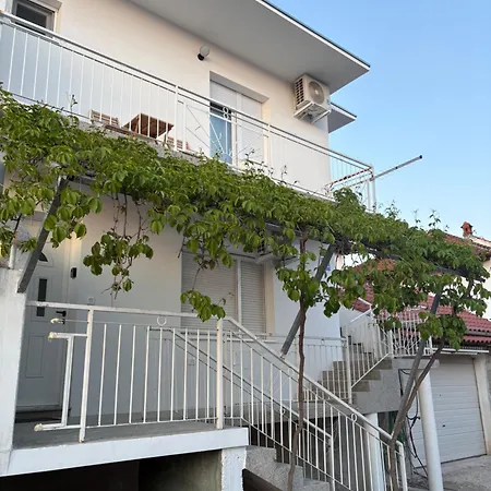 アパート Modern Iva With Balcony, Free Parking & Wi-fi, *