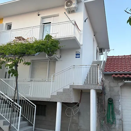 Modern Iva With Balcony, Free Parking & Wi-fi, * 자다르