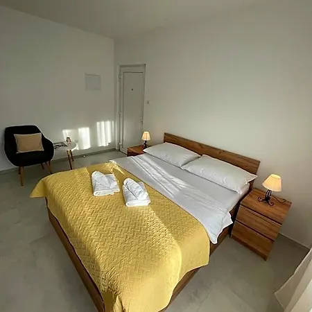 דירה Modern Iva With Balcony, Free Parking & Wi-fi,