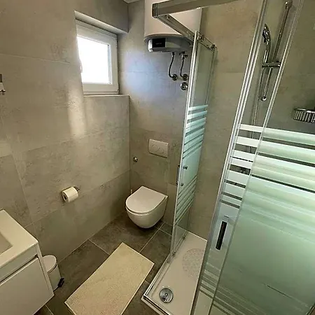 Modern Iva With Balcony, Free Parking & Wi-fi, דירה *