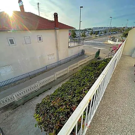 Modern Iva With Balcony, Free Parking & Wi-fi, זאדאר
