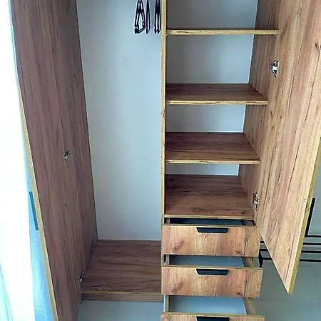 Modern Iva With Balcony, Free Parking & Wi-fi,